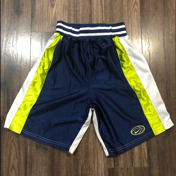 VINTAGE NIKE SHORTS